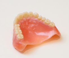 保険の総入れ歯の特徴